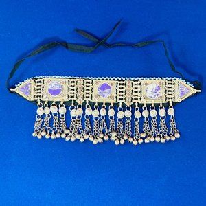 traditional vintage style choker